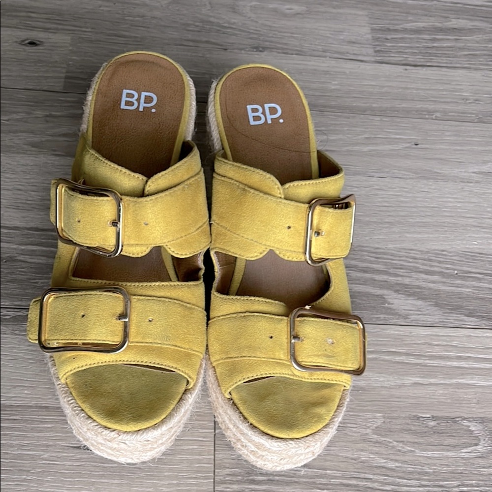 BP. Yellow Buckle platform sandals